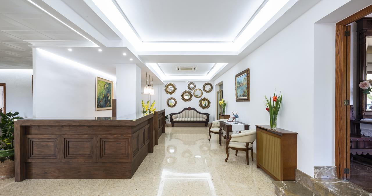 Hotel Gaya Peguera Buitenkant foto